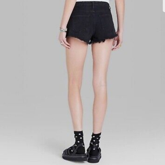 Wild Fable Distressed Low Rise Raw Hem Denim Shorts in Black Size 6 28W - Picture 3 of 14
